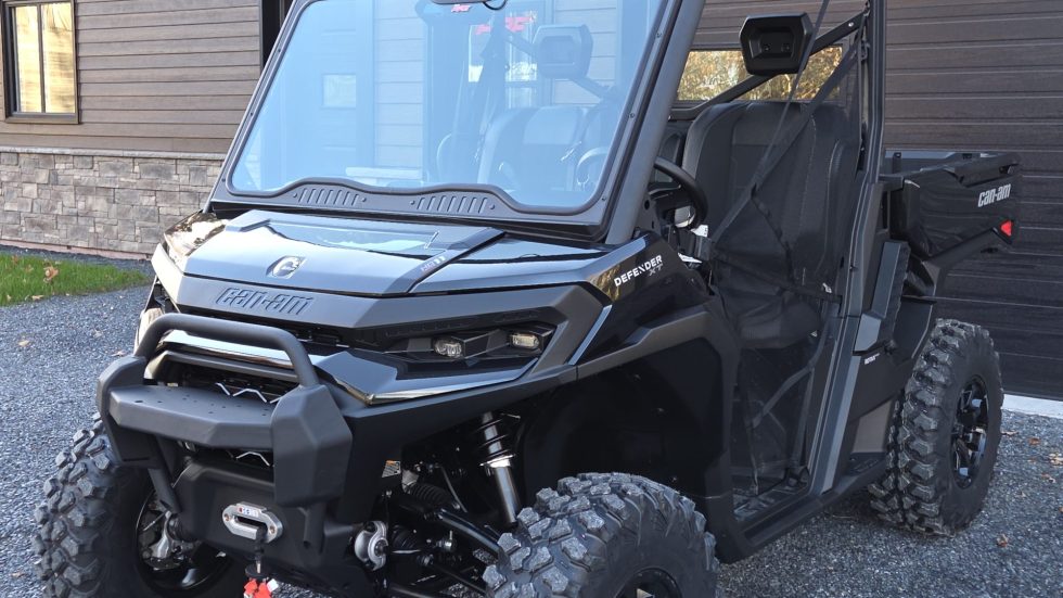 Can-Am Defender HD11 2026+ Glass Front Windshield – view 3